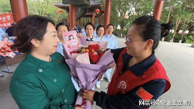 业致敬白衣天使凝聚社会温情K8凯发登录入口沈阳爱心企